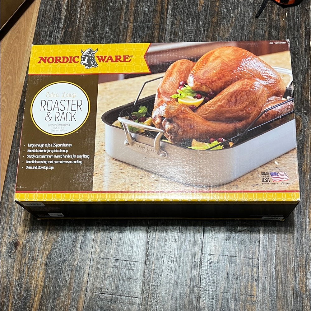 NWT Nordic Ware Roaster & Rack - Yellow Accent with Cream Box Art